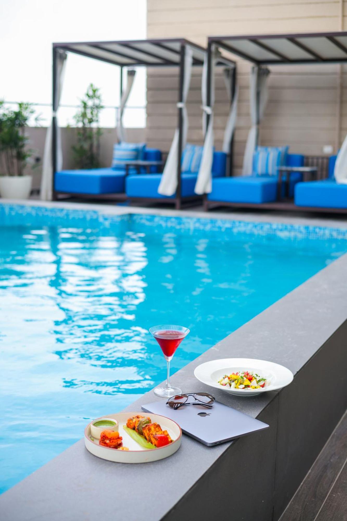 Rhythm Gurugram Hotel & Suites, Sohna Road Gurgaon Dış mekan fotoğraf