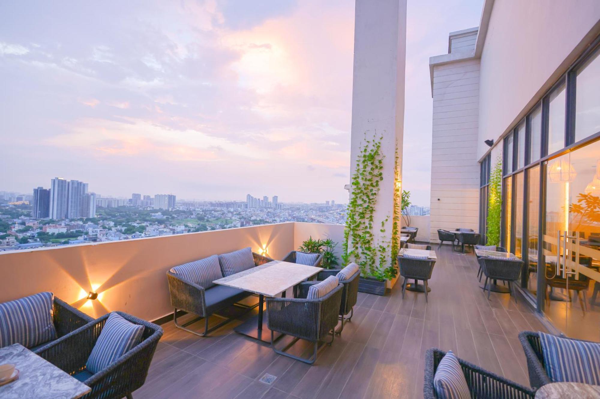 Rhythm Gurugram Hotel & Suites, Sohna Road Gurgaon Dış mekan fotoğraf