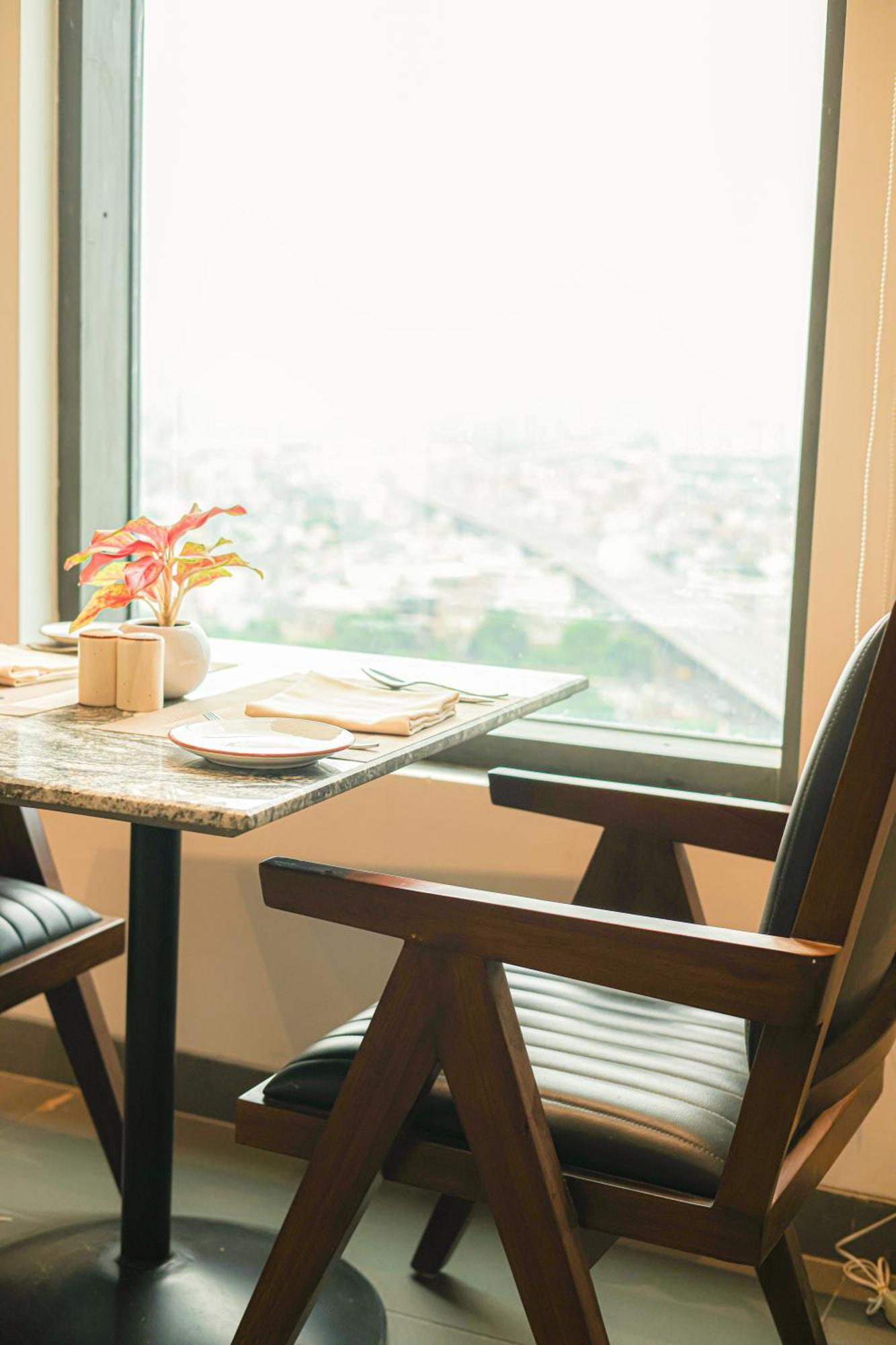 Rhythm Gurugram Hotel & Suites, Sohna Road Gurgaon Dış mekan fotoğraf
