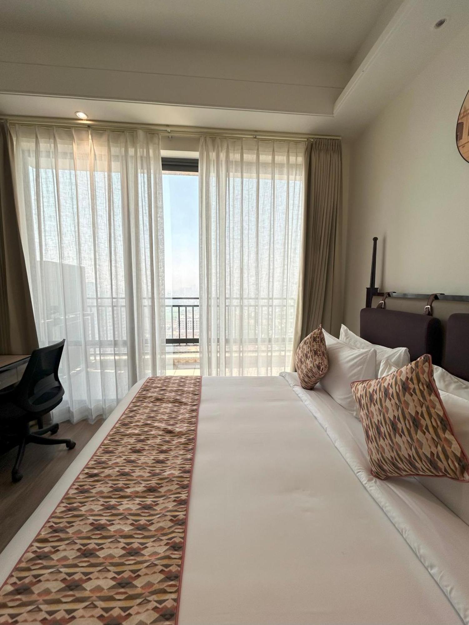 Rhythm Gurugram Hotel & Suites, Sohna Road Gurgaon Dış mekan fotoğraf