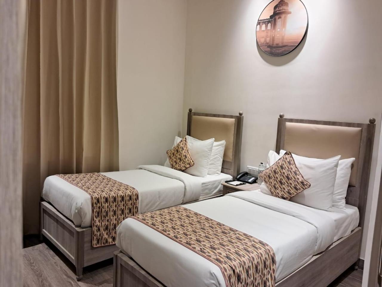 Rhythm Gurugram Hotel & Suites, Sohna Road Gurgaon Dış mekan fotoğraf