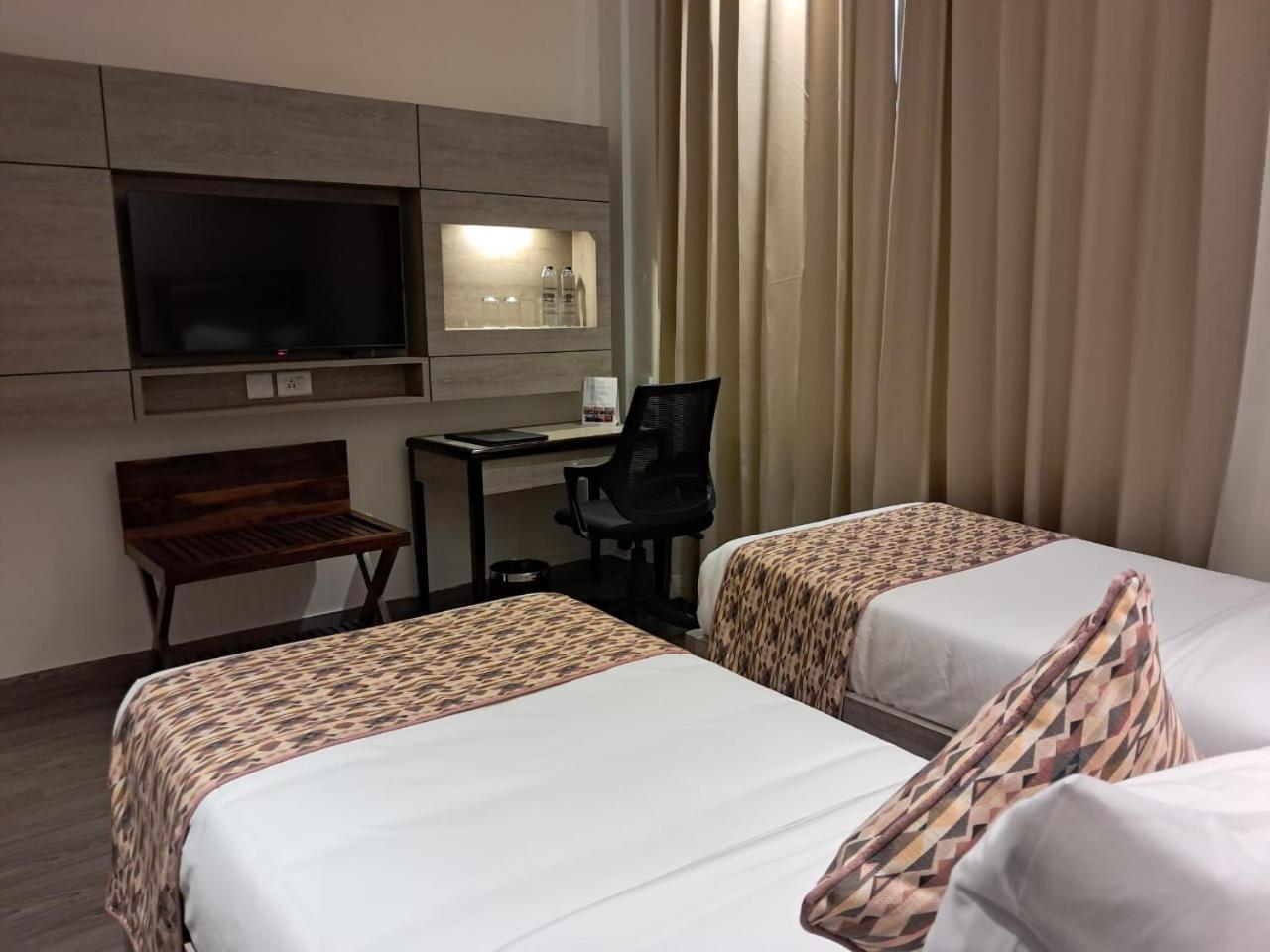 Rhythm Gurugram Hotel & Suites, Sohna Road Gurgaon Dış mekan fotoğraf
